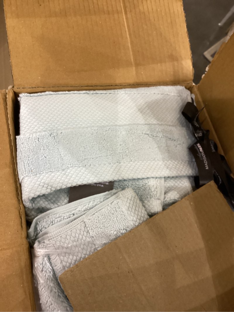 Condition photo showing Good Condition for MADISON PARK SIGNATURE Splendor Luxury 100% Cotton Bathroom Towel Set - Soft, Plush 1000 GSM Heavyweight Hotel Quality, Zero Twist, Highly Absorbent, Quick Dry, Multi Sizes, Blue 6 Piece