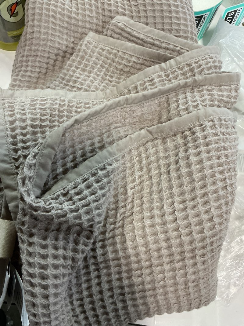 Condition photo showing Good Condition for organic waffle bed blanket size: twin color: dove