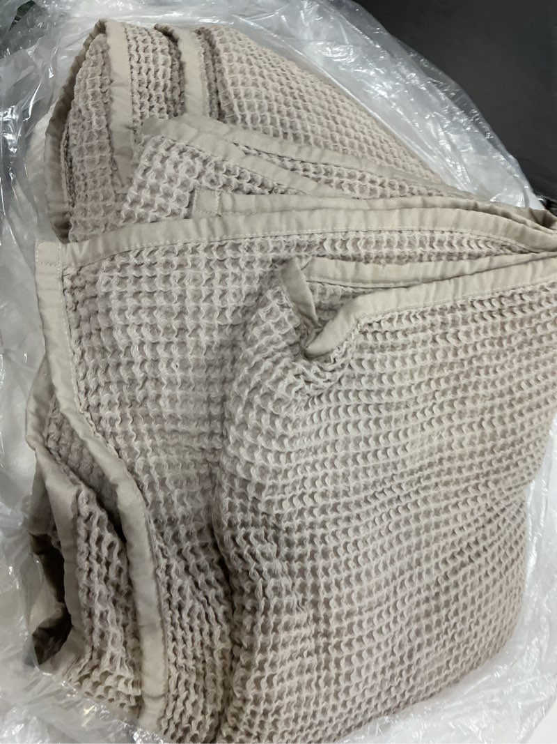 Condition photo showing Good Condition for organic waffle bed blanket, full/queen, dove