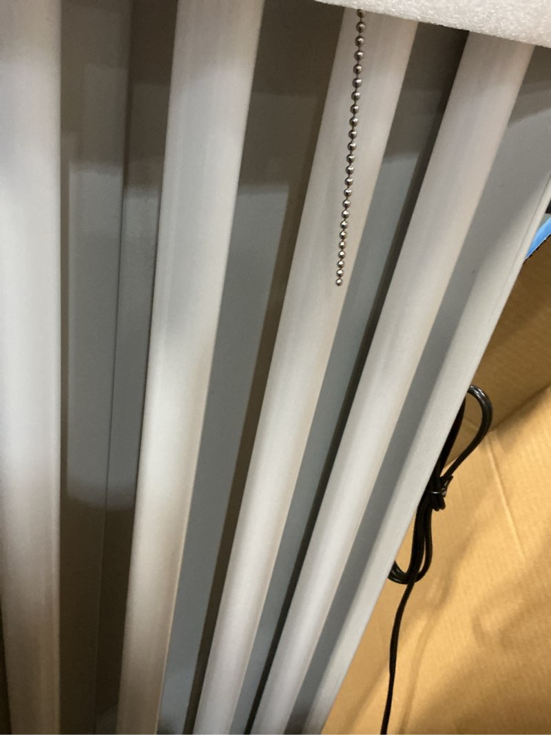 Condition photo showing Good Condition for utilitech 4-ft 9000-lumen gray led linear garage shop light