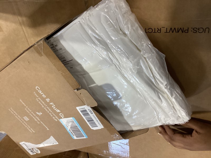 Condition photo showing Good Condition for cooling comforter king/cal king size - cooling blanket for hot sleepers and night sweats - summer comforter for king/cal king size beds - soft, breathable cold blanket for sleeping - 104x90 (white) 01 - white king / cali king (106"x90")