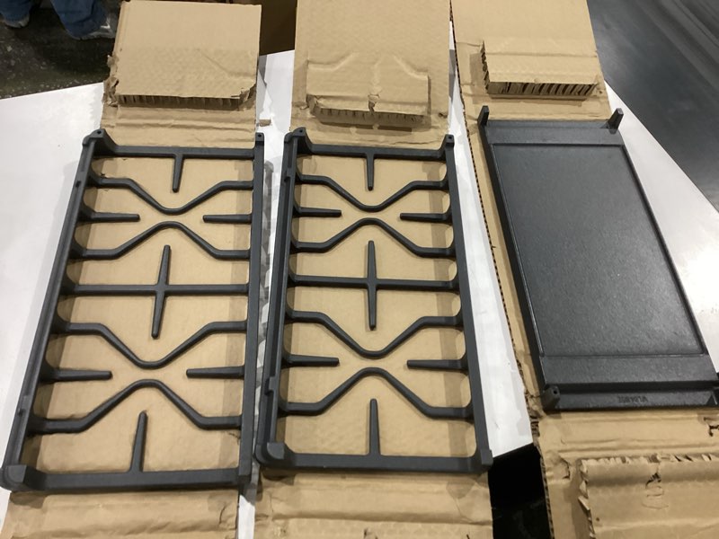 Condition photo showing New/Like New for wb31x27151 side grate & wb31x24738 center griddle plate kit stove top griddle replacement for ge general electric stove cast griddle pan for jgbs66rekss jgb735spss jgbs86spss 20.8" x 12.2" x 7.1"