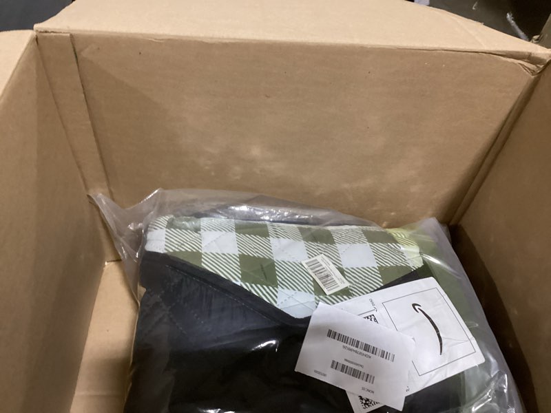 Condition photo showing New/Like New for tigejoy extra large picnic blanket waterproof foldable 118''x118'', outdoor picnic mat beach blanket sandproof for park, grass, travel, hiking, camping essentials, gingham picnic blanket green 9'10" x 9'10" (rectangular)
