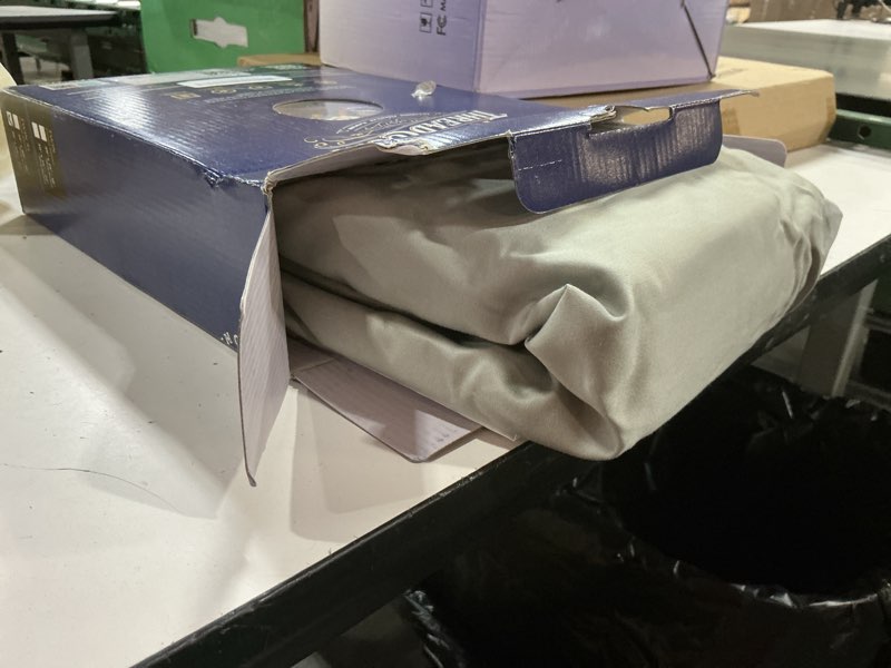 Condition photo showing New/Like New for texas linen co. premium egyptian cotton twin xl size fitted sheet only - 22" extra deep pocket twin xl fitted sheet (silver), easy snug fit, soft cooling sateen, luxury bottom sheets for dorm room twin xl - 22" silver