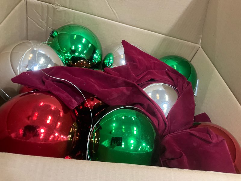 Condition photo showing Good Condition for 2 Pcs Lighted Giant Christmas Ball Ornament Garlands, with 18 Pcs 6" Christmas Ball Ornament, String Light, Large Velvet Bow for Outdoor Indoor Porch Xmas Tree Banister Decor(Multicolor)