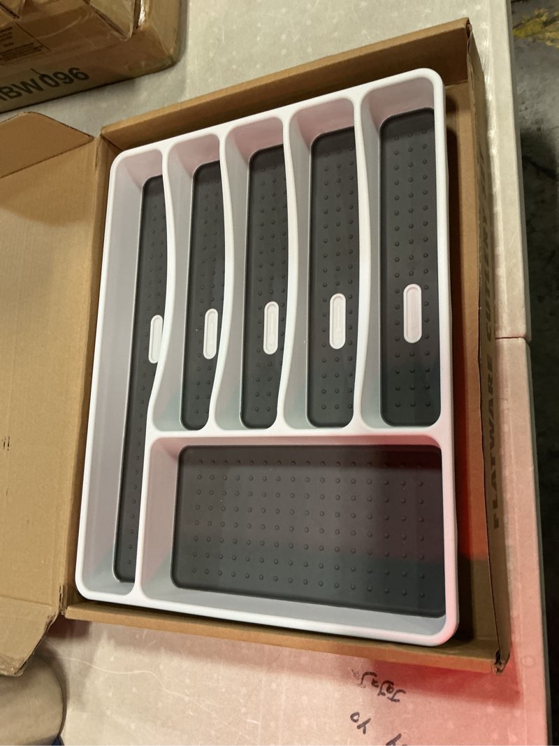 Condition photo showing Good Condition for 49-piece silverware set with organizer, heavy duty stainless steel flatware set for 8, cutlery utensil sets with steak knives, rust-proof, mirror polished, dishwasher safe, heavy duty