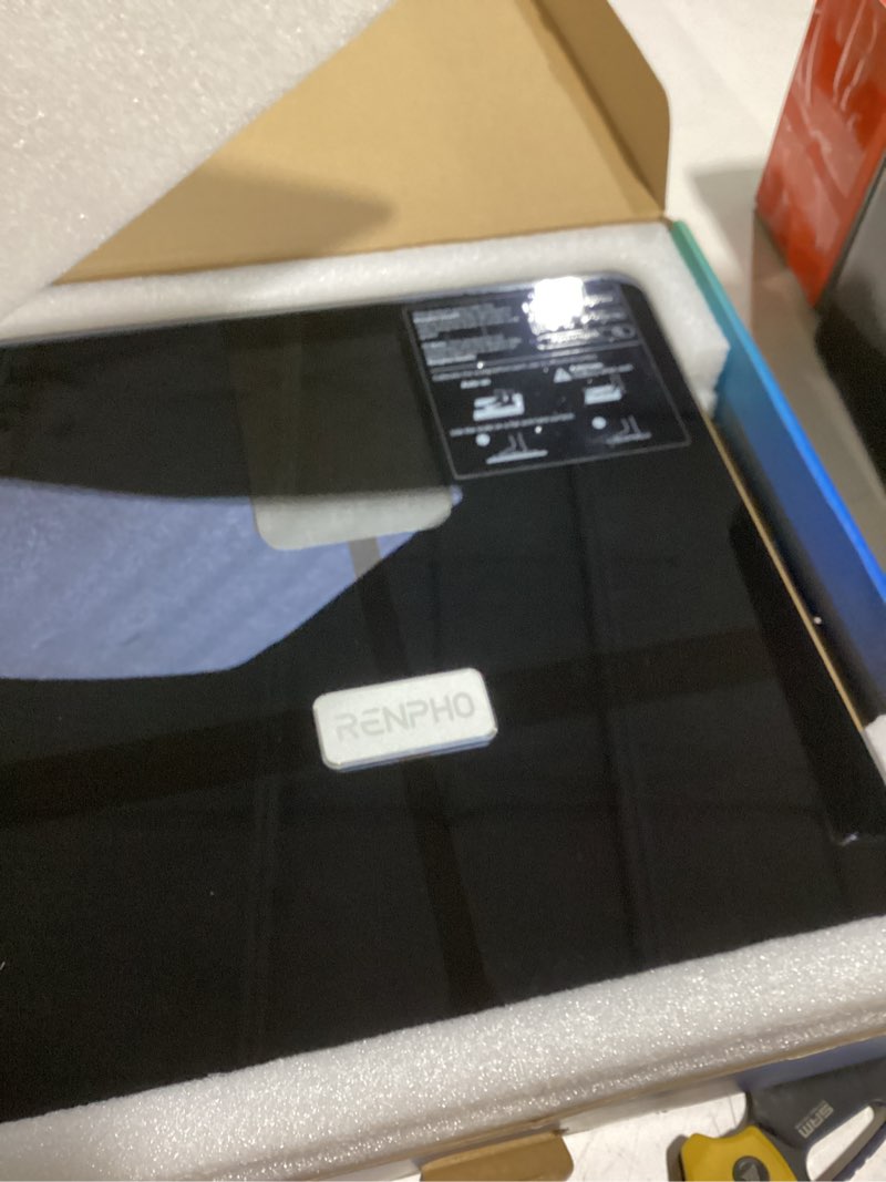 Condition photo showing Good Condition for renpho scale for body weight, smart scale with bmi, body fat, muscle mass, bluetooth, 13 metrics with large display, support app connection, black, elis 2x black-large display 11"/280mm
