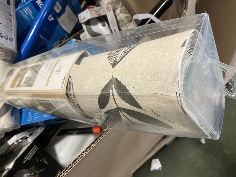 Allen + Roth 30.75-sq ft Black Vinyl Floral Self-Adhesive Peel and Stick Wallpaper 