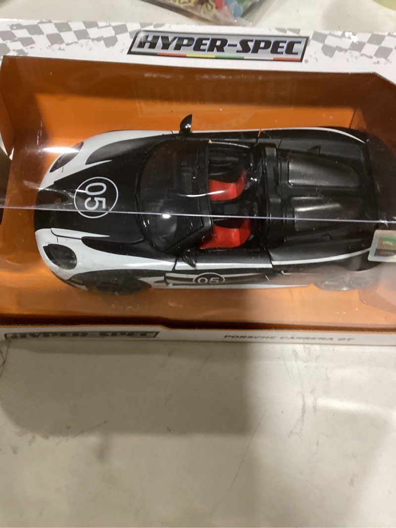 Hyper-Spec 1:24 2005 Porsche Carrera GT Die-Cast Car, Toys for Kids and Adults(Black/White)