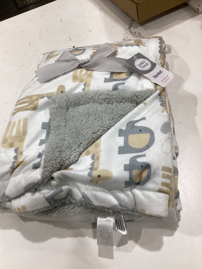 Condition photo showing Good Condition for blanket 30x40”