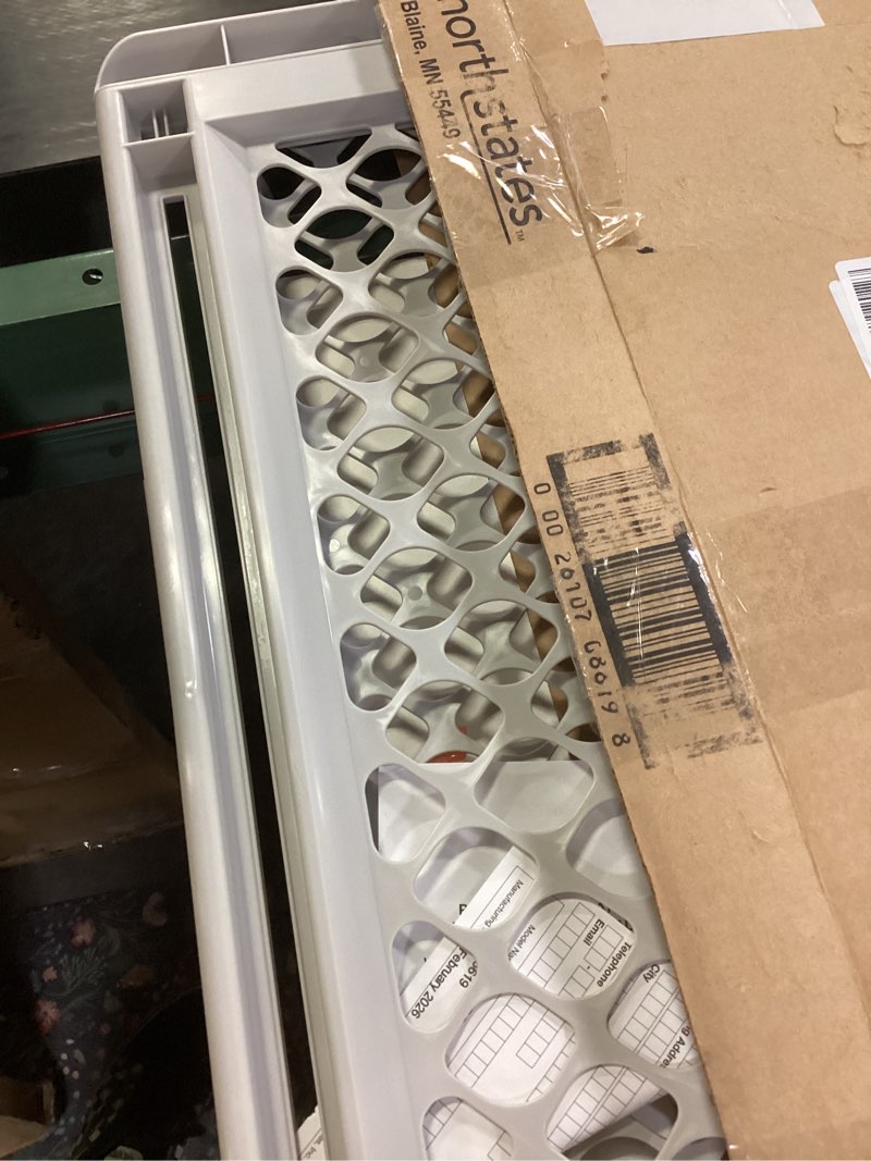 Condition photo showing Good Condition for north states 5-way pet gate, model# 8619