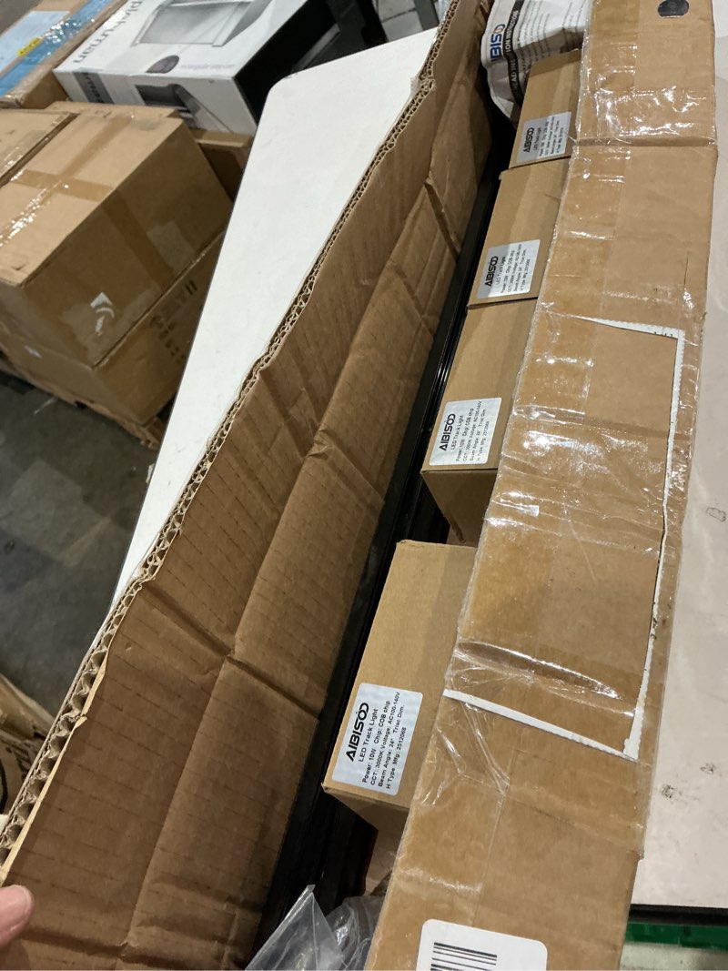 Condition photo showing Good Condition for 4-light led track lighting kit with 3.3ft h track rail, dimmable 3000k track light heads, 10w black ceiling track lighting for kitchen, living room, bedroom, art gallery24° cri90+ 900lm