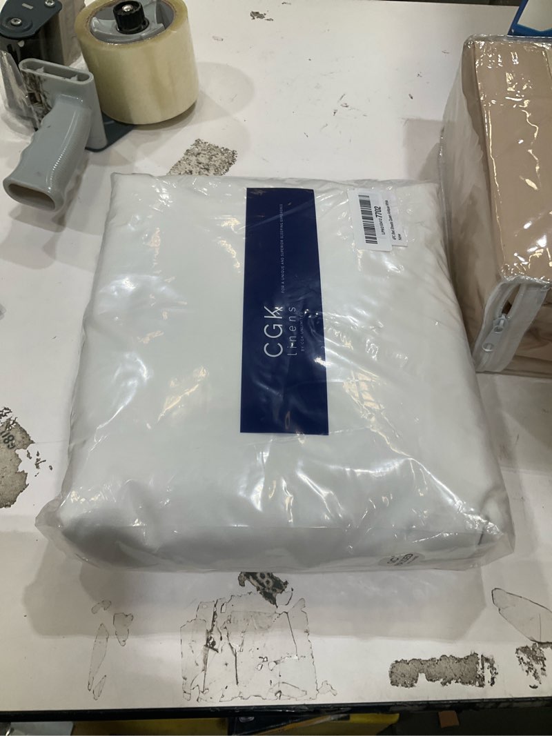 Condition photo showing New/Like New for queen size 4 piece sheet set - comfy breathable & cooling sheets - hotel luxury bed sheets for women & men - deep pockets, easy-fit, extra soft & wrinkle free - antique white oeko-tex bed sheet set 02 - antique white queen