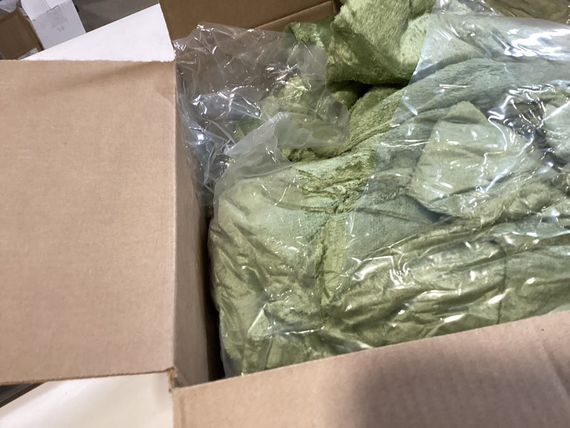 Condition photo showing Good Condition for luxury velvet king comforter set, 3 pieces reversible comforters king size with 2 pillow shams, brushed solid microfiber back, all season cozy, soft, warm, lightweight (olive green, 104x90 inch) olive green king (104"x90")