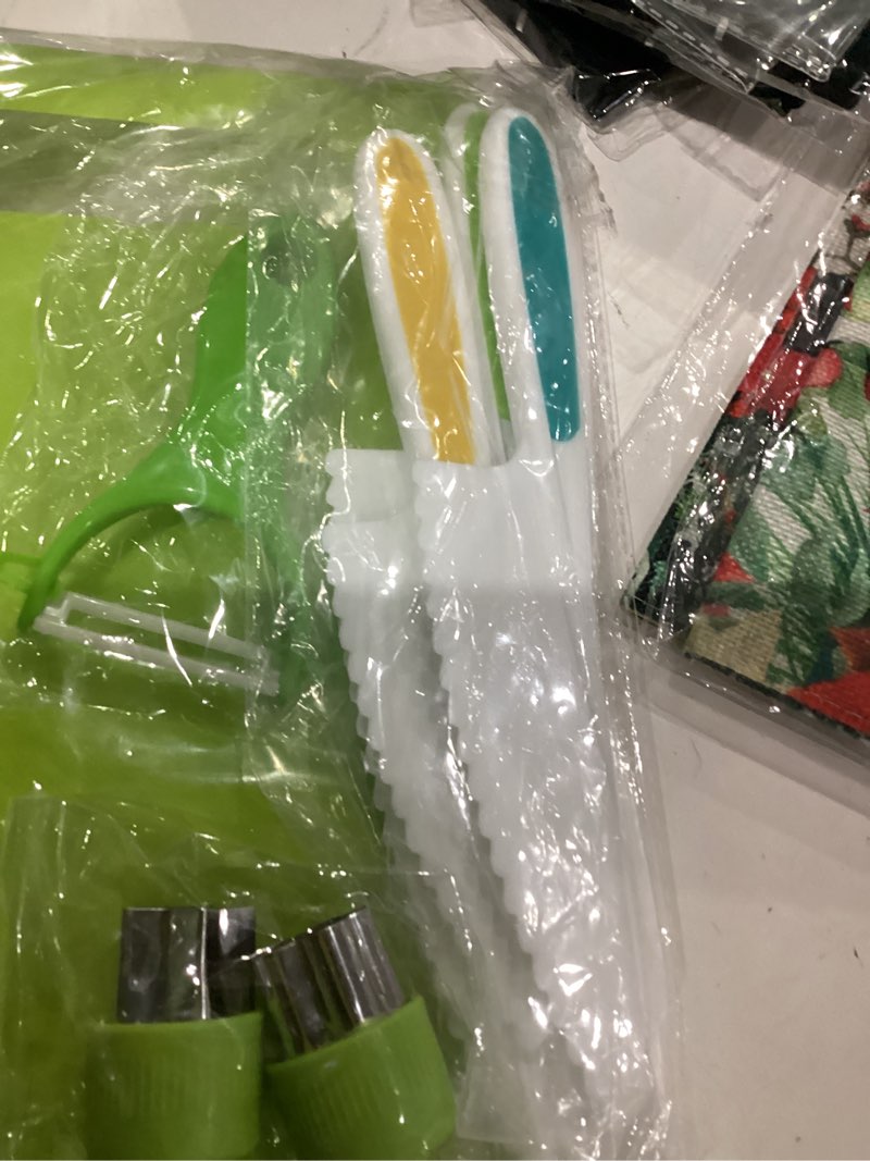 Condition photo showing Good Condition for 7 Pcs Montessori Kids Knife Set for Real Cooking, BPA Free Kitchen Cooking Tools Toys for 3-12 Year Old Boys Girls, Toddlers Knife Set with Peeler, Cutting Board and Cookie Cutter for Kids Gift