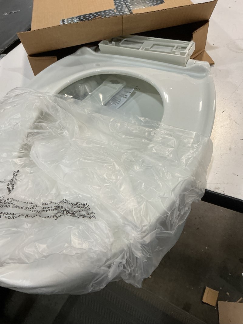 Condition photo showing Good Condition for mayfair preston easy to clean single hinge toilet seat, modern slow close plastic toilet seat, made in usa, elongated, white elongated modern hinge