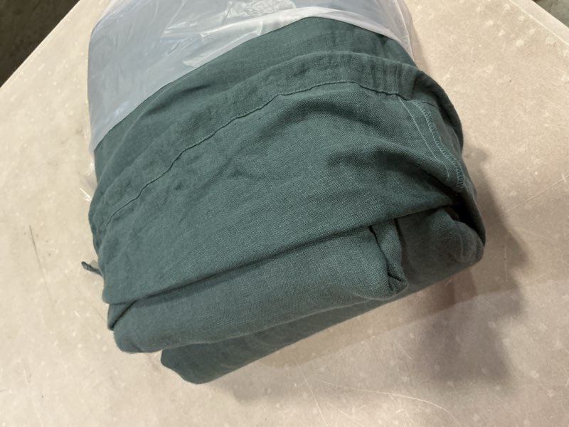 Condition photo showing Good Condition for european linen sheet set king/cal king 
