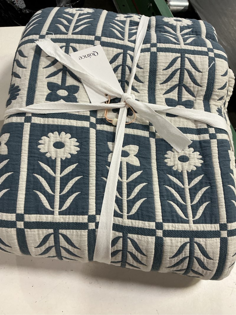 Condition photo showing Good Condition for (king,color glacier blue)organic cotton jacquard floral coverlet(quince)