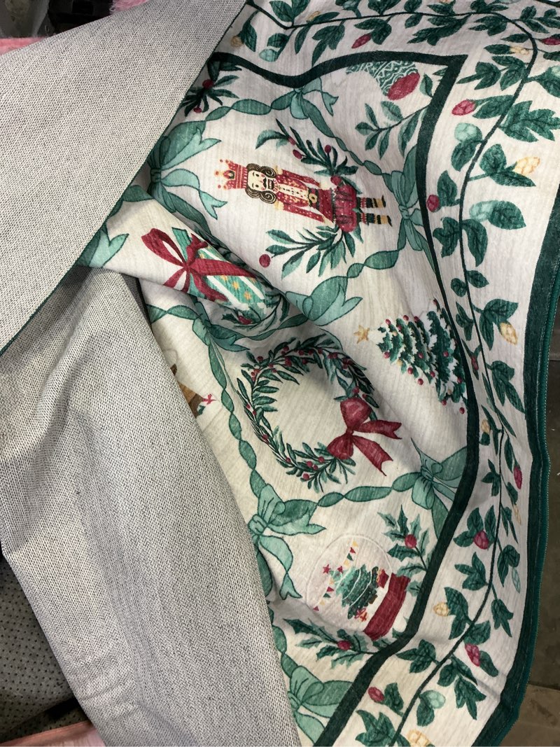 Condition photo showing Good Condition for Christmas Area Rug 6x9 Beige Green Washable Rugs for Living Room, Christmas Bow Rug with Non Slip Backing Low-Pile Stain Resistan Holiday Decor Throw Carpet for Bedroom Dining Room Office Beige Green 6' x 9' (Rectangular)