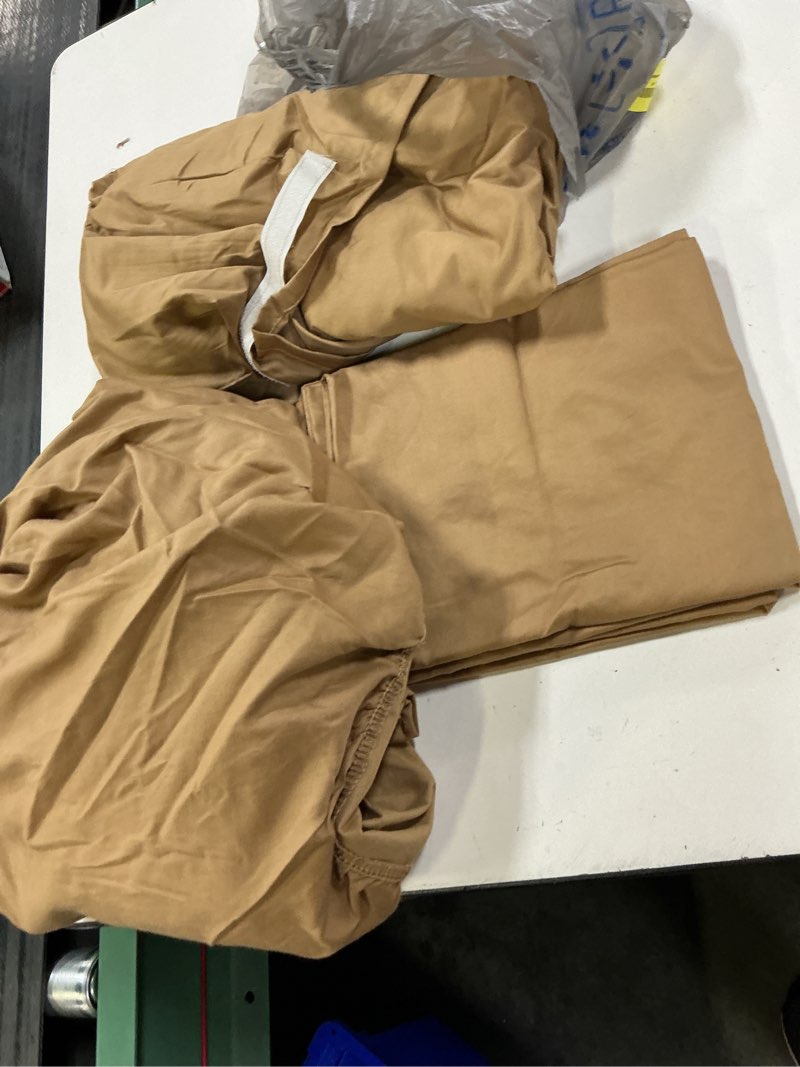 Condition photo showing Good Condition for better homes & gardens 4-piece 400 thread count dark caramel performance bed sheet set, full