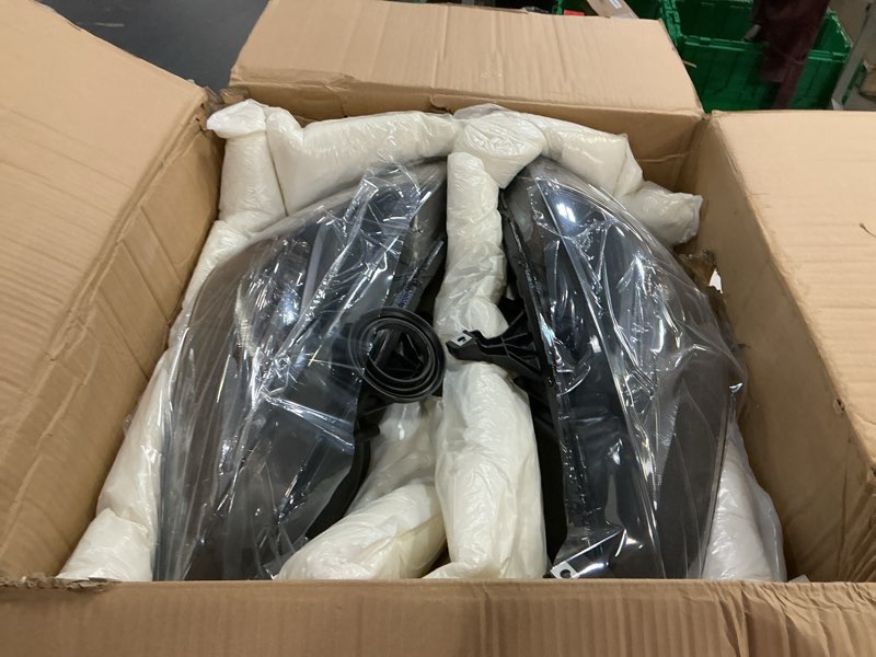 Condition photo showing Good Condition for headlights assembly compatible with accord 2003-2007 black housing, clear lens, chrome reflector, oe style automotive headlight assemblies