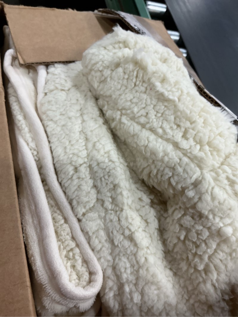 Condition photo showing Good Condition for cyk weighted blanket 15 lbs for adults queen size 60"x80" - dual-sided fleece & sherpa blanket - heavy plush flannel winter warm blanket for bed and couch cream 60" x 80" 15lbs