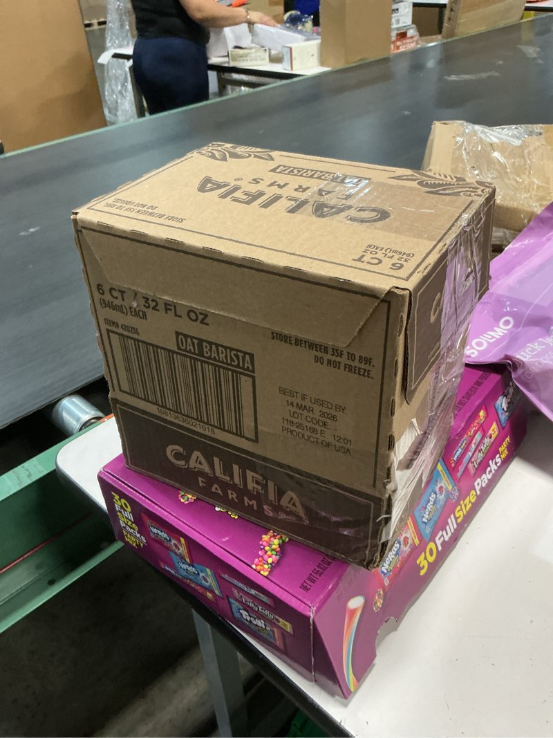 Condition photo showing New/Like New for ((BB:14/MAR/2026))Califia Farms - Oat Barista Blend Oat Milk, 32 Oz (Pack of 6), Shelf Stable, Dairy Free, Plant Based, Vegan, Gluten Free, Non GMO, High Calcium, Milk Frother, Creamer, Oatmilk Oat Barista Original 32 Ounce (Pack of 6)