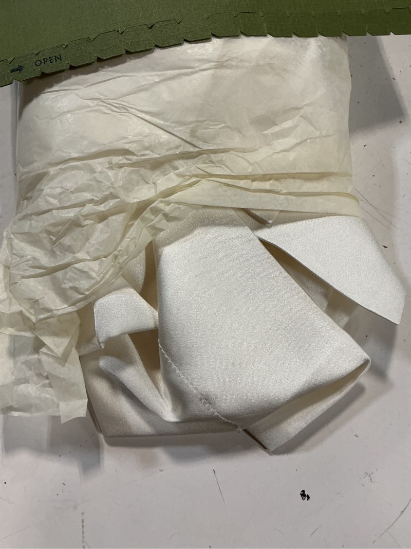 Condition photo showing Good Condition for lilysilk 100% silk pillowcase 1pc 25mm pure bed pillowcase for hair & skin oxford envelope double-sides charmeuse silk,ivory standard 20x26 inches standard 20''x26'' ivory