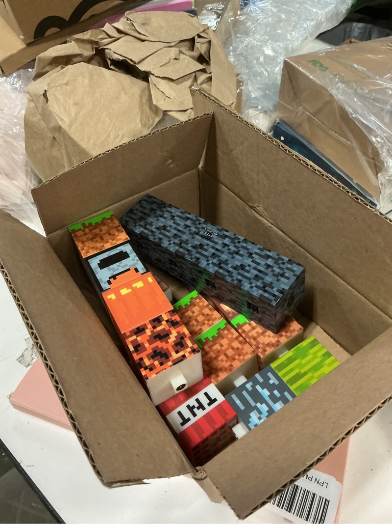 Condition photo showing Good Condition for Paladone Minecraft Building Block Night Light – Officially Licensed LED Lamp for Boys’ Bedrooms, Gaming Decor & Gifts – Fun Minecraft Room Accessory