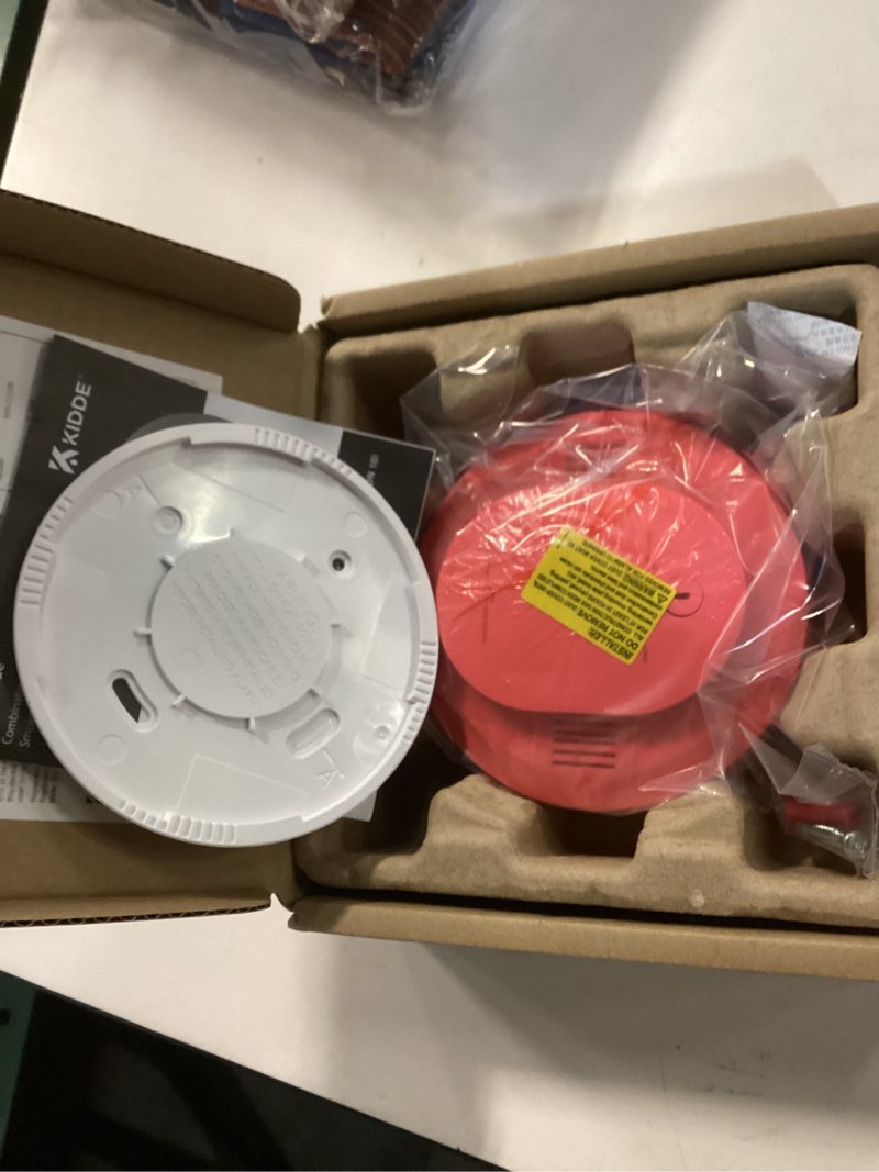 Condition photo showing New/Like New for Kidde Smoke & Carbon Monoxide Detector, AA Battery Powered, LED Warning Light Indicators, 1 Pack 1 Pack White