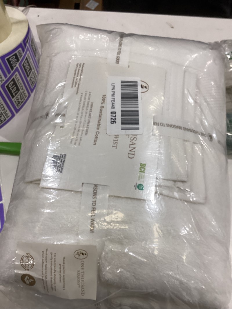 Condition photo showing Good Condition for Premium Staple Cotton Bathroom Towel Set - White 600 GSM 6-Piece Luxury Bath Towel Set 1 Stripe - 2 Bath Towels, 2 Hand Towels & 2 Washclothes Set - High Absorbent & Quick Dry for Gym, Spa, Hotel