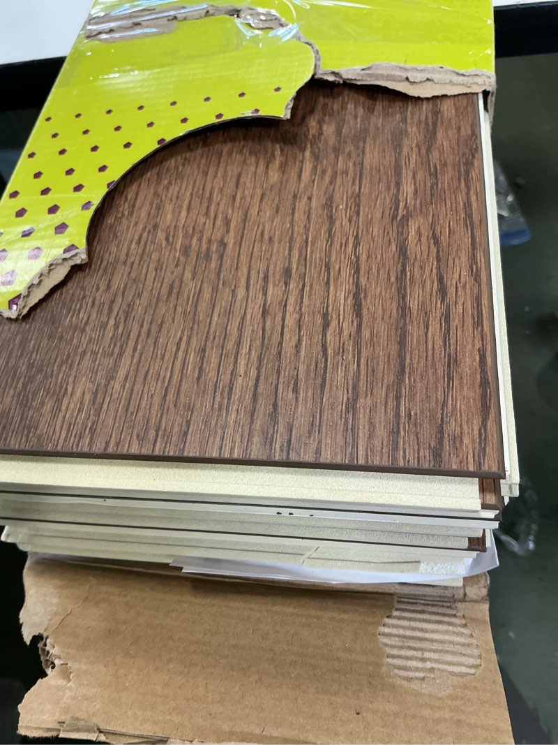Condition photo showing Good Condition for SMARTCORE Ultra 8-Piece 5.91-in x 48.03-in Lexington Oak Locking Luxury Commercial/Residential Vinyl Plank