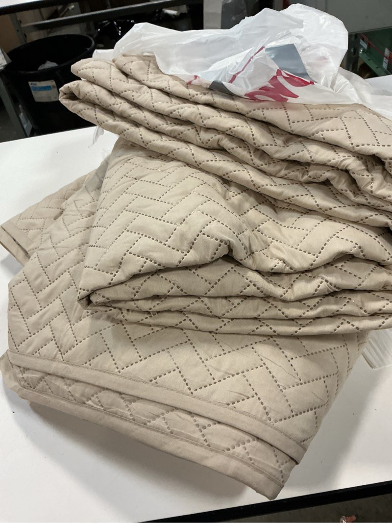 Condition photo showing As Is for Maple&Stone Quilt Set Oversized King Size, 128"x120" Lightweight Beige Bedspread Ultrasonic Chevron Pattern Light Coverlet for All Season Comforter Bedding Decor - 3 Piece Bed Cover Sets Chevron Beige Oversized King(128" x 120")