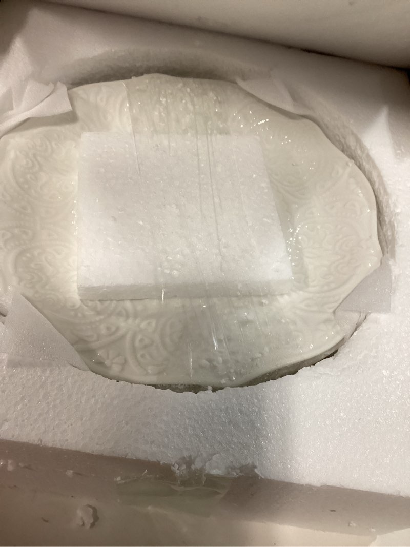 Condition photo showing New/Like New for soujoy set of 6 salad plate, 8 inch porcelain dessert serving plates, embossed printing small dinner dish for pancakes, steak, microwave, dishwasher safe