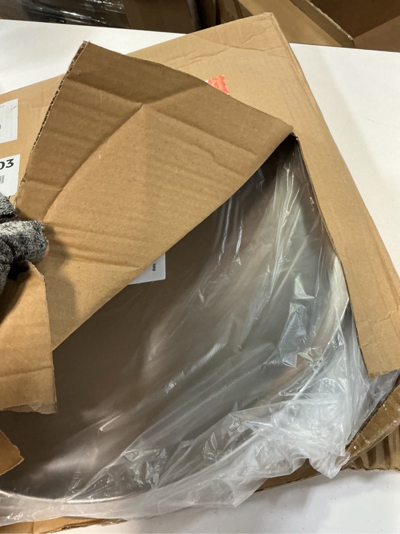 Condition photo showing Good Condition for New Star Foodservice 51056 Restaurant-Grade Aluminum Pizza Pan, Baking Tray, Coupe Style, 18-Inch, Pack of 6