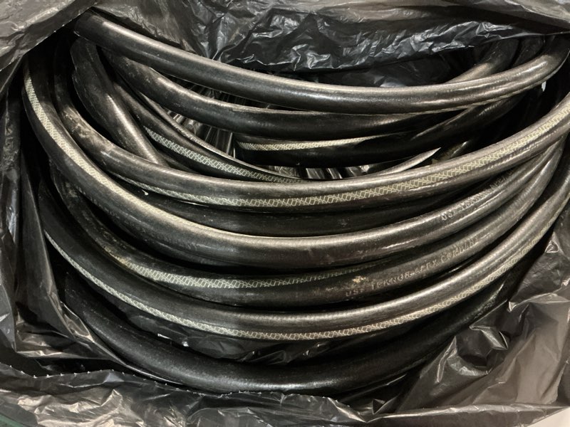 https://lotting-media.assets.bidfta.com/lotting_643ac76a-1df3-486c-aa69-c630cc52dc56