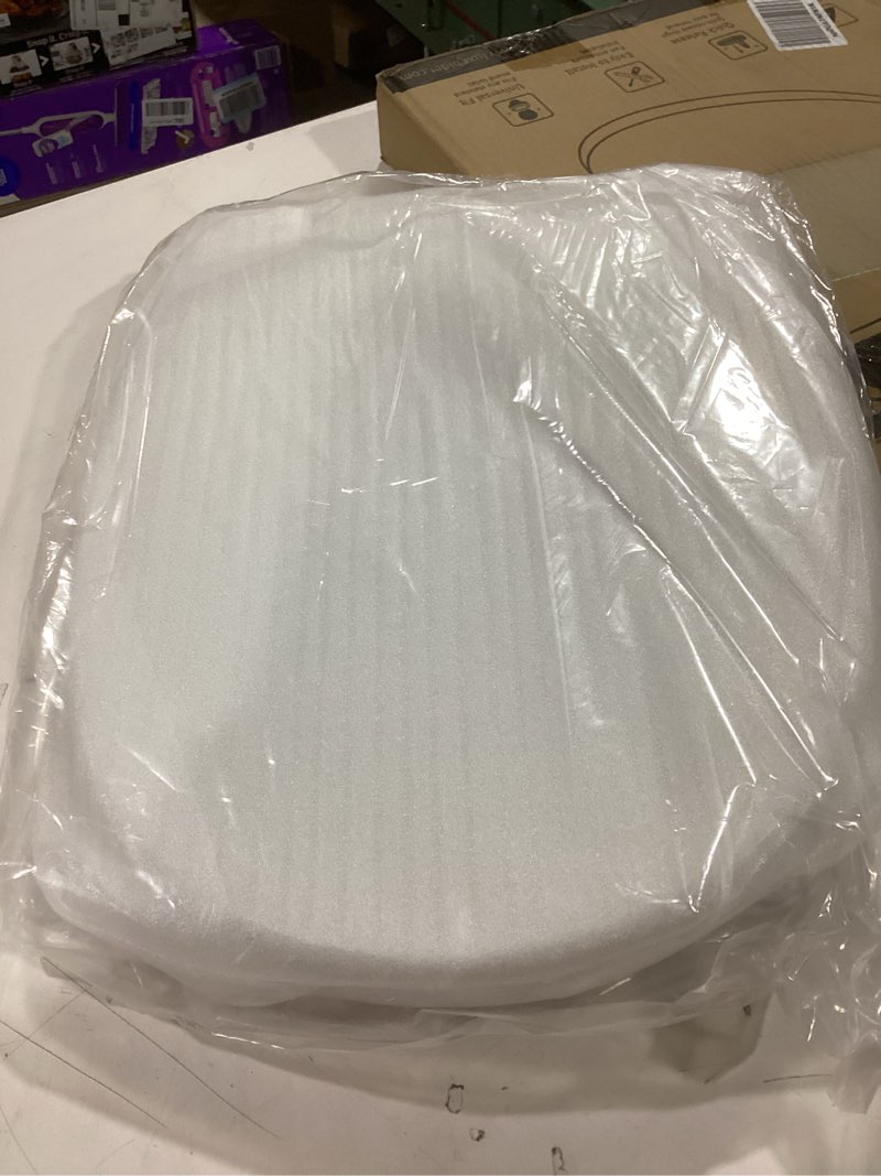 Condition photo showing Good Condition for LUXE TS1008R Round Comfort Fit Toilet Seat with Slow Close, Quick Release Hinges, and Non-Slip Bumpers (White)