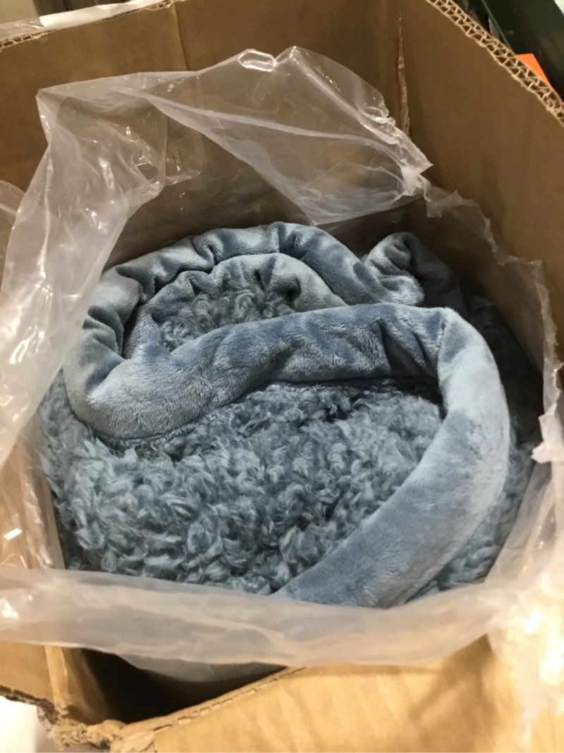 Condition photo showing Good Condition for K.Garden Sherpa Fleece Throw Blanket for Couch Sofa, Super Soft Cozy Fuzzy Plush Blankets Fleece Thick Warm Blanket for Winter Reversible Thick Warm Blanket for Bed, Sofa, Navy 6080 Twin (60" x 80") Navy 14