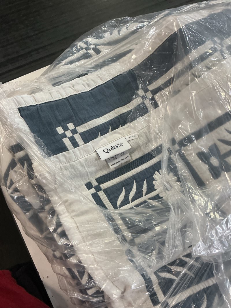 Condition photo showing Good Condition for organic cotton jacquard floral coverlet glacier blue twin