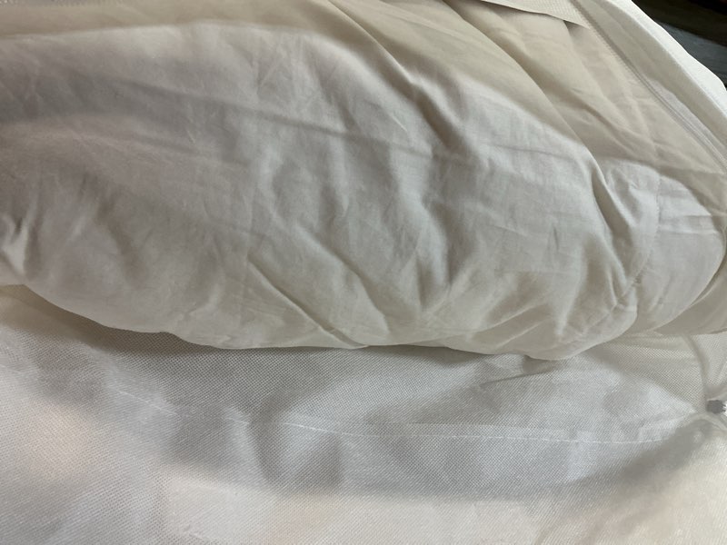 Condition photo showing Good Condition for lightweight premium down comforter, king/cal king, down