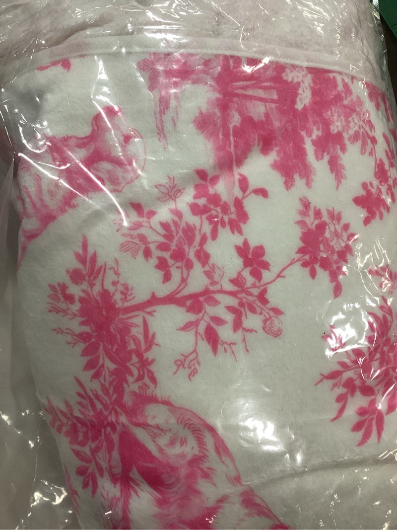 Condition photo showing Good Condition for Pink Chinoiserie Labrador Retriever Blanket, Vintage French Country Toile Lab Dog Throw Blanket for Home Bedroom Room Couch Bed Decor, Gifts for Labrador Dog Lovers, 50x60 Inches 04-pink Golden Retriever