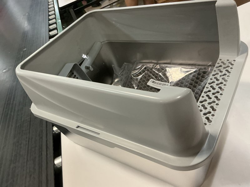 Condition photo showing Good Condition for henkelion stainless steel cat litter box with lid, extra large litter box for big cats with high sided, non-sticky, anti-urine leakage, easy cleaning, include cat mat and scoop with holder (s)