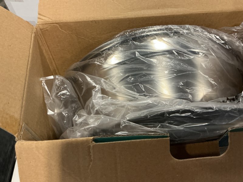 Condition photo showing New/Like New for umite chef mixing bowls with airtight lids?6 piece stainless steel metal nesting storage bowls, non-slip bottoms size 7, 3.5, 2.5, 2.0,1.5, 1qt, great for mixing & serving(grey) gray