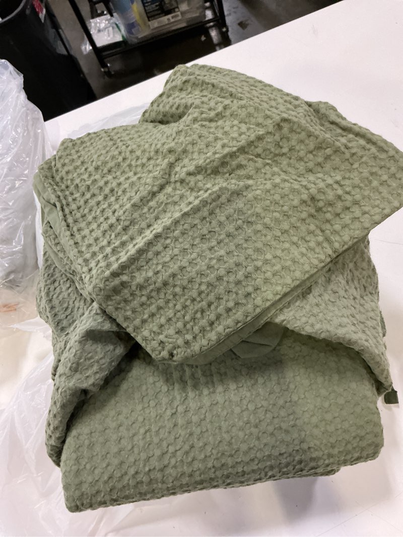Condition photo showing As Is for quin e organic luxe honeycomb duvet cover set, full/queen, olive