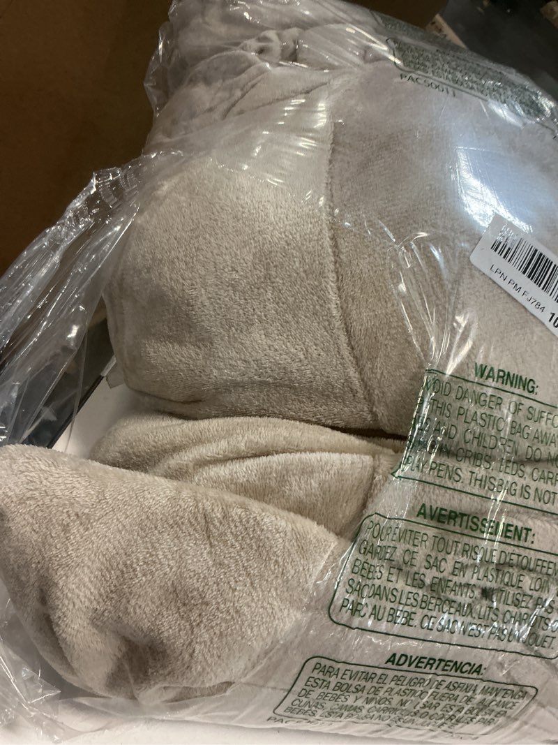Condition photo showing Good Condition for Chezmoi Collection Extra Soft Fleece Sheet Set California King, Microplush Non-Pilling Velvety Bed Sheet, Deep Pocket - Lightweight All Season Warmth, California King, Taupe California King Taupe