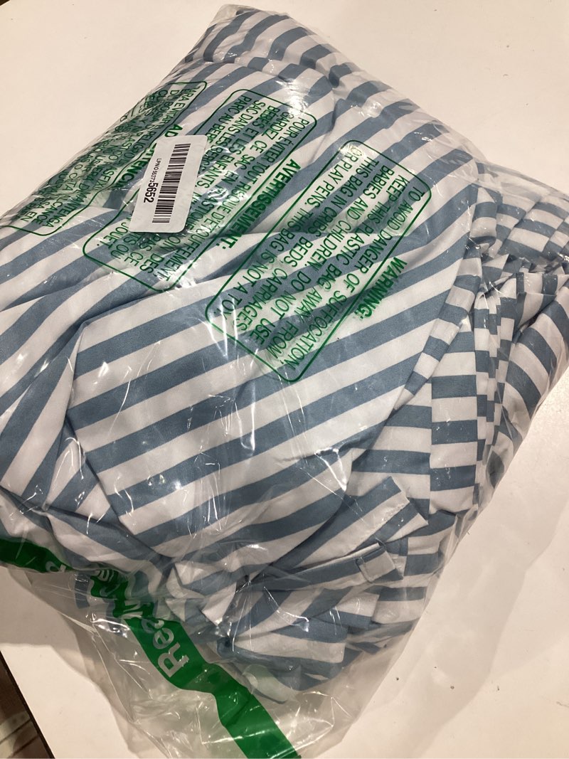 Condition photo showing Good Condition for amazon basics lightweight breathable super soft microfiber 4 piece bed sheet set, wrinkle resistant with 14-inch deep pockets - queen, dusty blue pinstripe, printed blue pinstripe queen