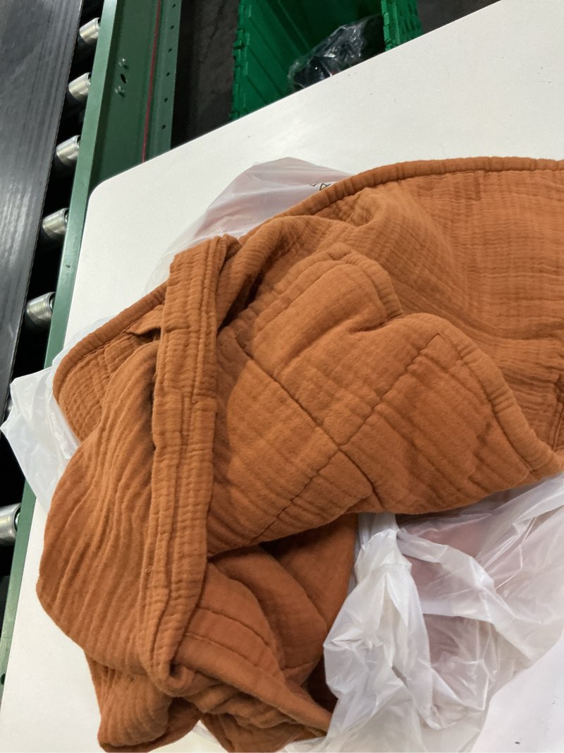 Condition photo showing Good Condition for organic cotton gauze box quilt sham set color: terracotta size: king 