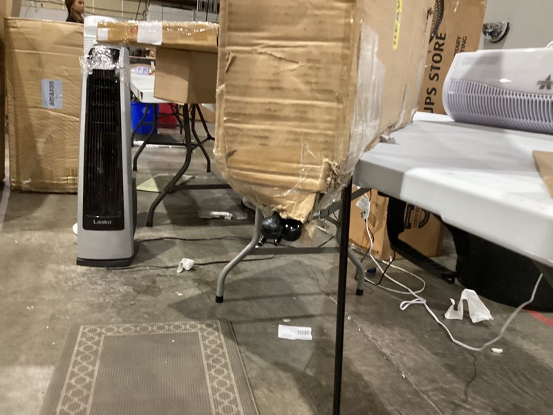 https://lotting-media.assets.bidfta.com/lotting_64ebd128-5c9d-4900-ac87-5cf951e9855d