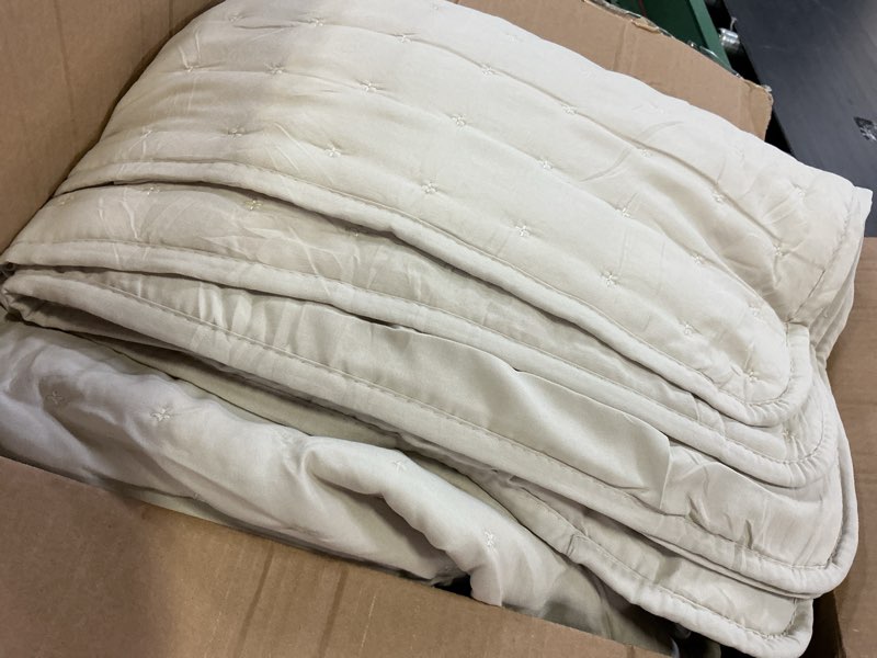 Condition photo showing Good Condition for wdcozy beige king size quilt bedding sets with 2 pillow shams, neutral lightweight soft bedspread coverlet, quilted blanket thin comforter bed cover for all season, 3 pieces, 104x90 inches wheat king