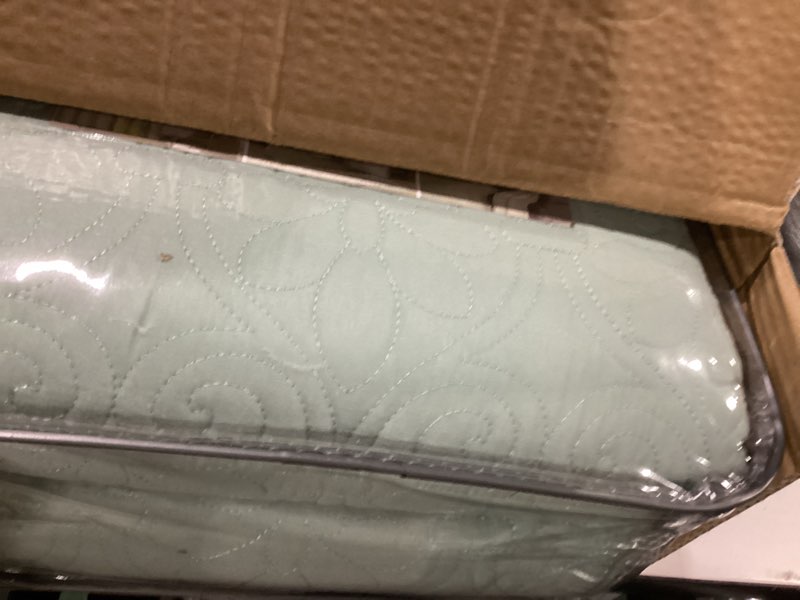 Condition photo showing New/Like New for Madison Park Quebec Reversible Quilt Set Damask Design, Double Sided Stitching All Season, Lightweight Bedspread Bedding Set, Matching Sham, Seafoam, Queen(102"x118") 3 Piece Seafoam Queen